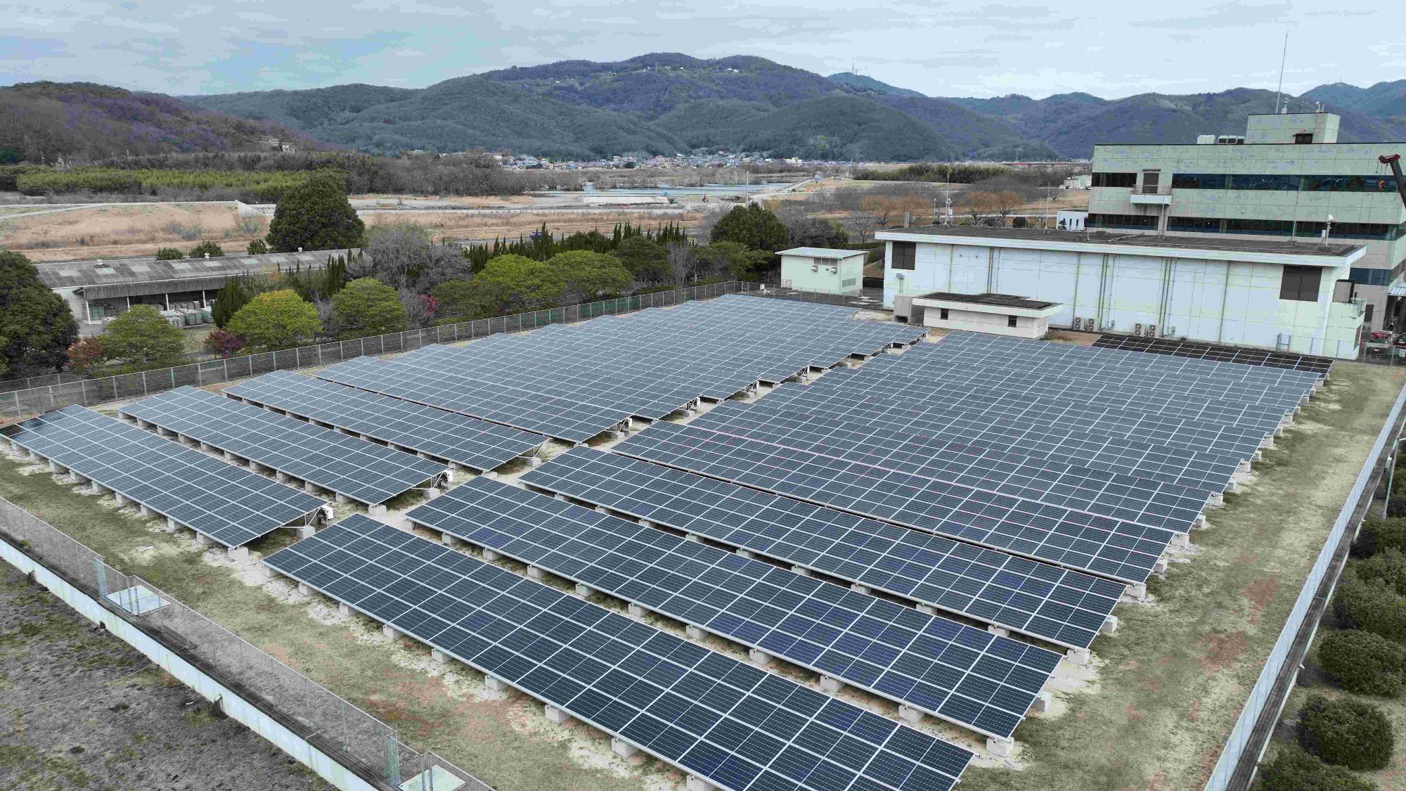 旭東浄水場の太陽光パネル